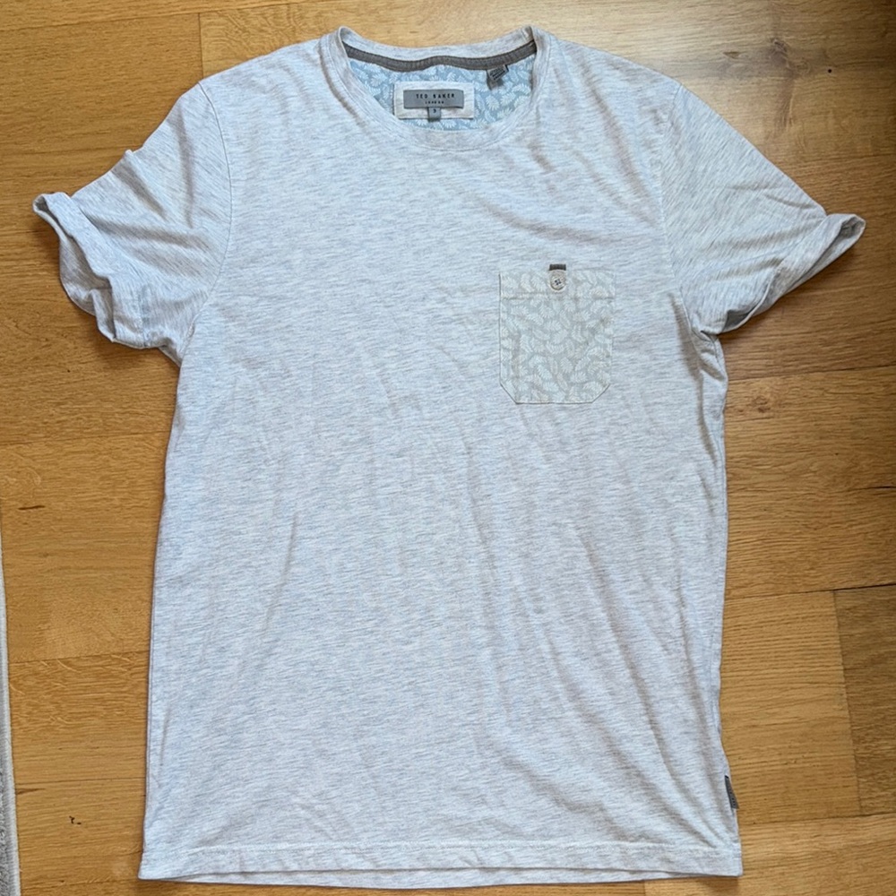 Ted Baker London Light Gray Short Sleeve Tee